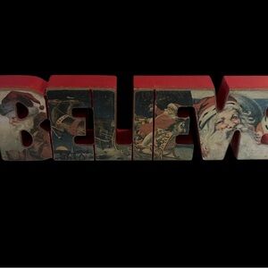 Vintage Santa 'Believe' Holiday Decor Sign - Red